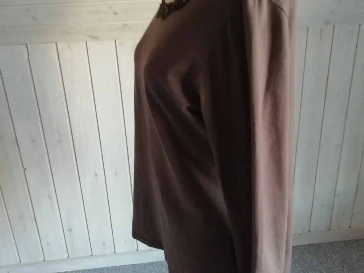 Billede 4 - Bluse med palietter