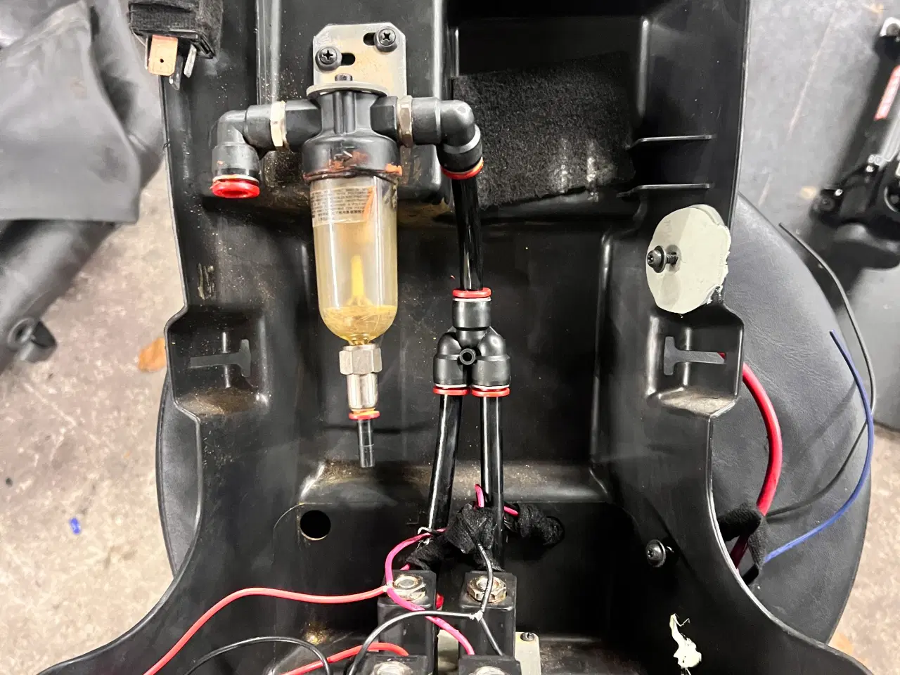 Billede 3 - Luftundervogn og forlygter 