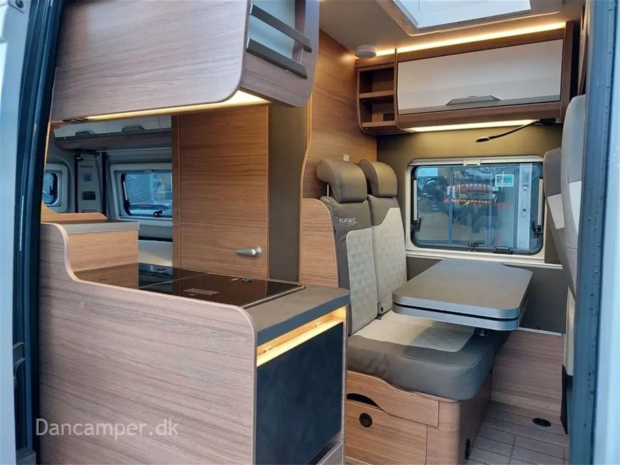 Billede 11 - 2024 - Knaus Boxlife 600 ME Platinum Selection 140 Hk 8 trins aut.gear, adoptiv fartpilot, under 6 meter, man ligger på langs i den store hæve/sænkbar seng