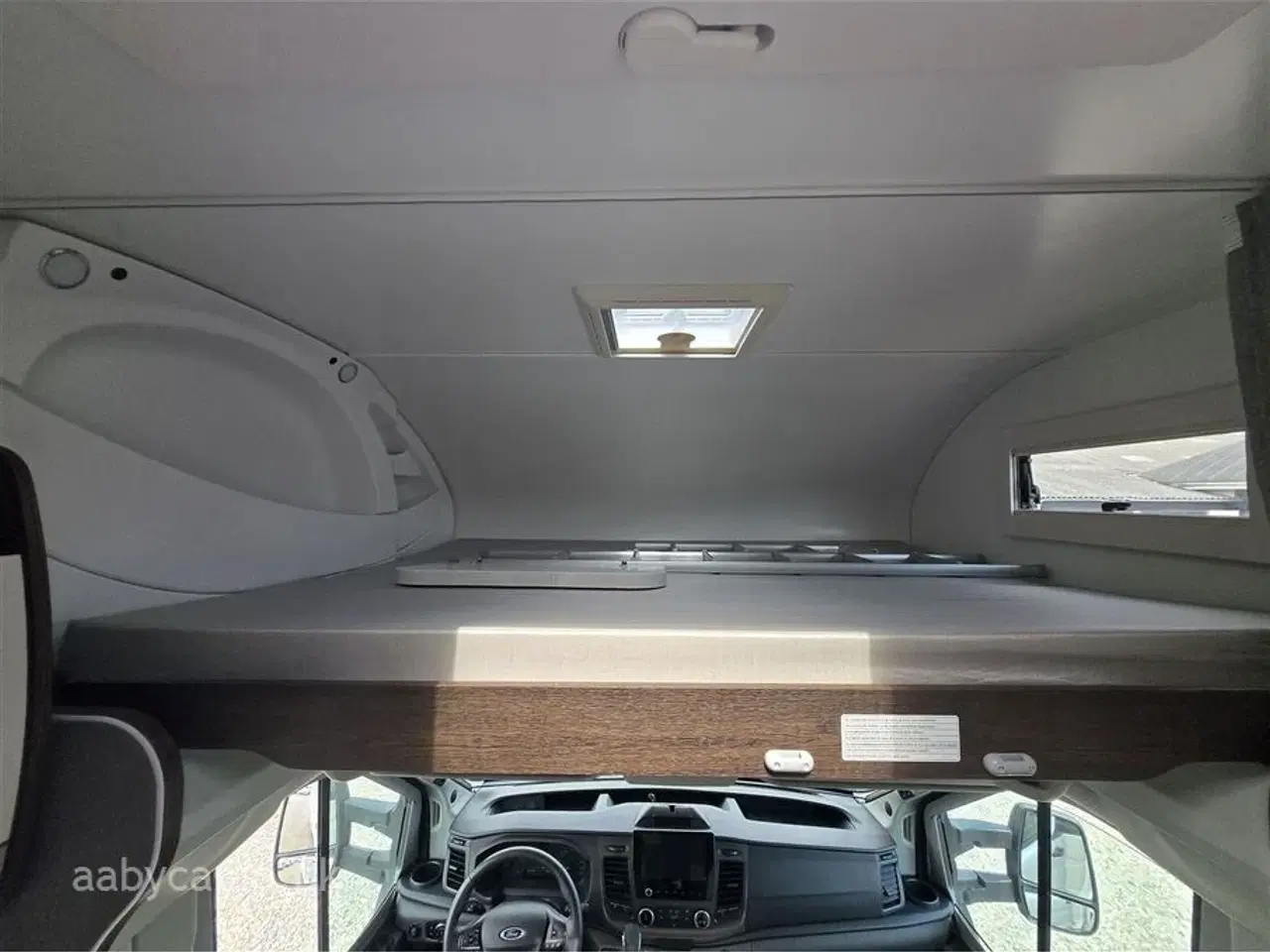 Billede 6 - 2022 - Benimar Sport 363 NK Pakke. Automatgear. solceller. markise. Batteri. elektrisk hæve/sænke cykelstativ. udvendigt gas og bruseudtag.