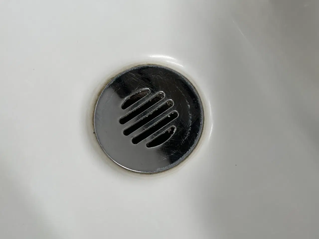 Billede 5 - Ifö håndvask med oras berøringsfrit armatur, 575x235x440mm, hvid
