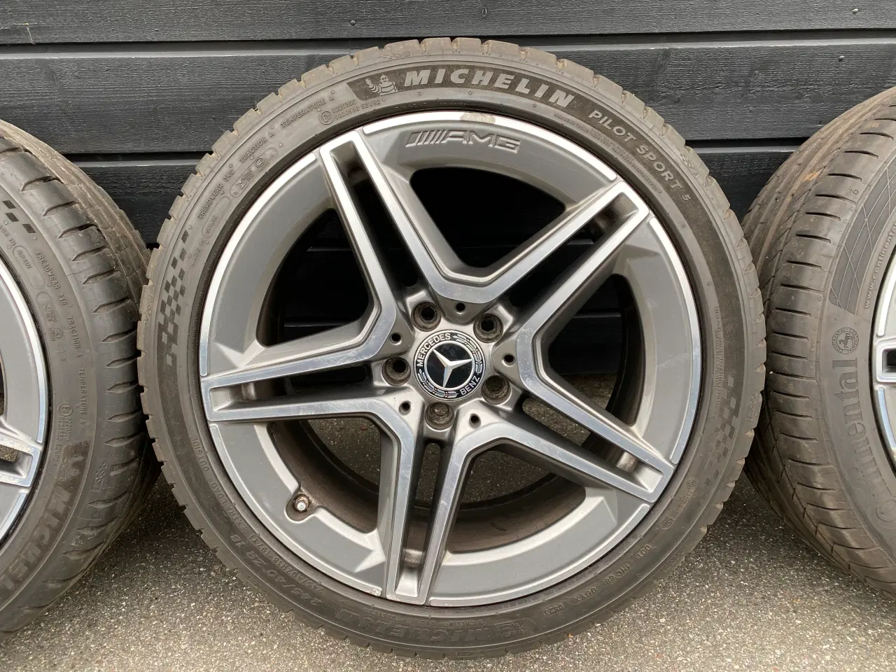Billede 5 - Originale Mercedes AMG Line 18” fælge – m. Sommerd