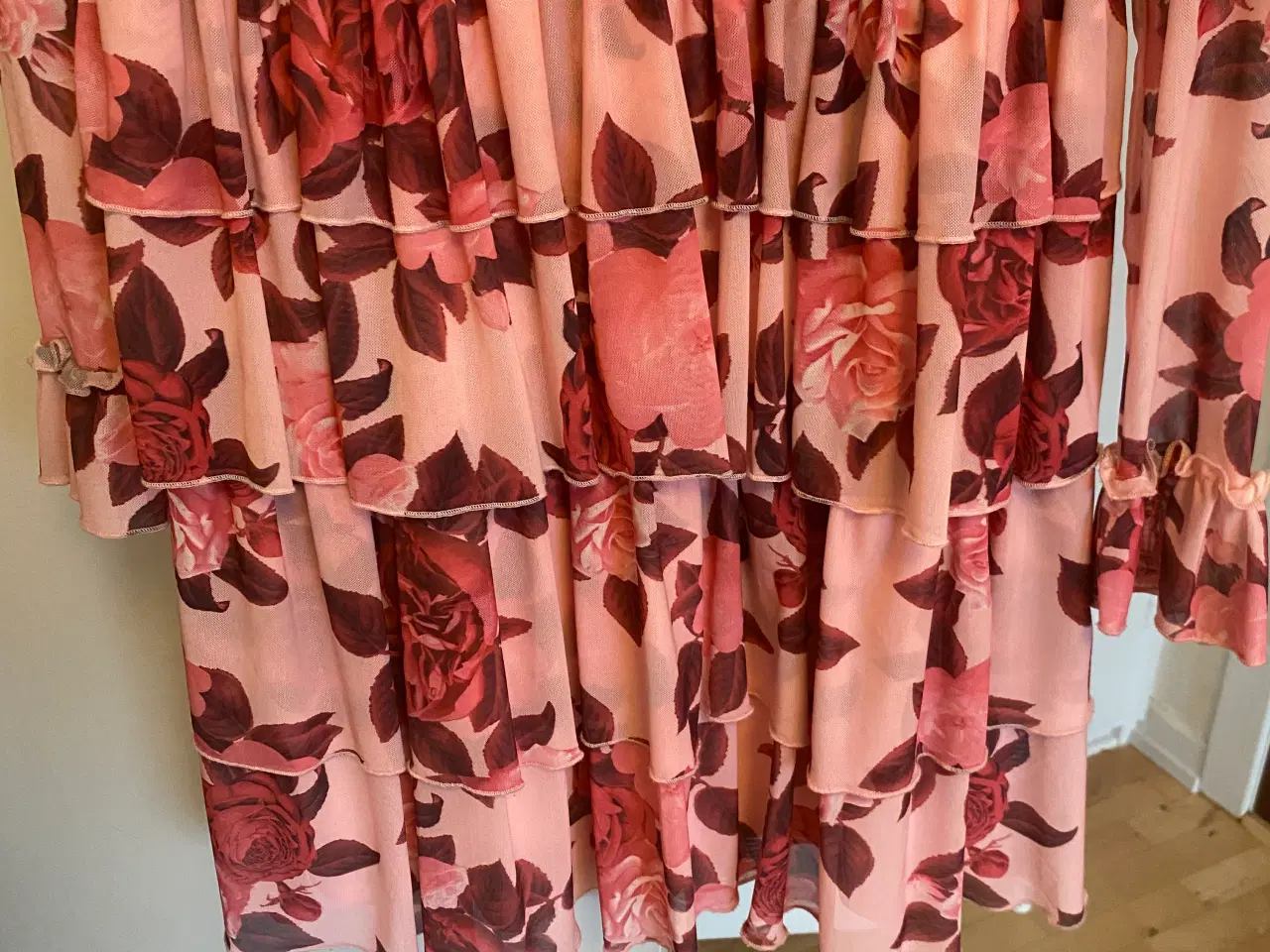 Billede 2 - Sommerkjole fra NA-KD 