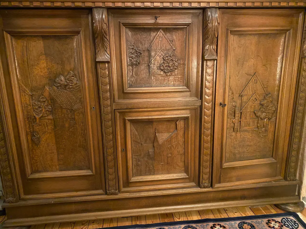 Billede 1 - Dækketøjskab