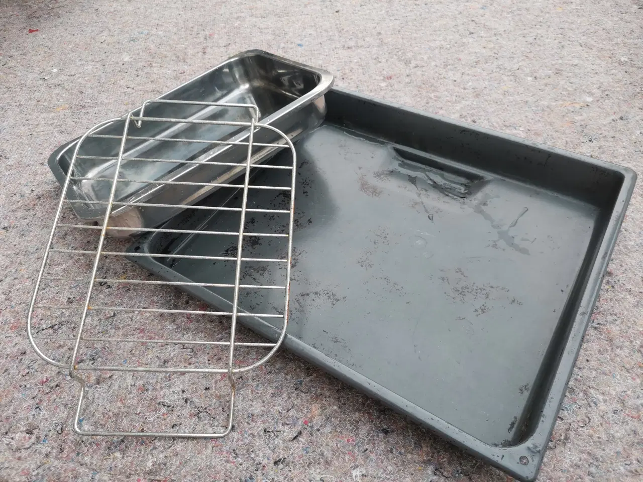 Billede 1 - Sæt med ovnfast fad, rist og brædepande 5 kr ialt 