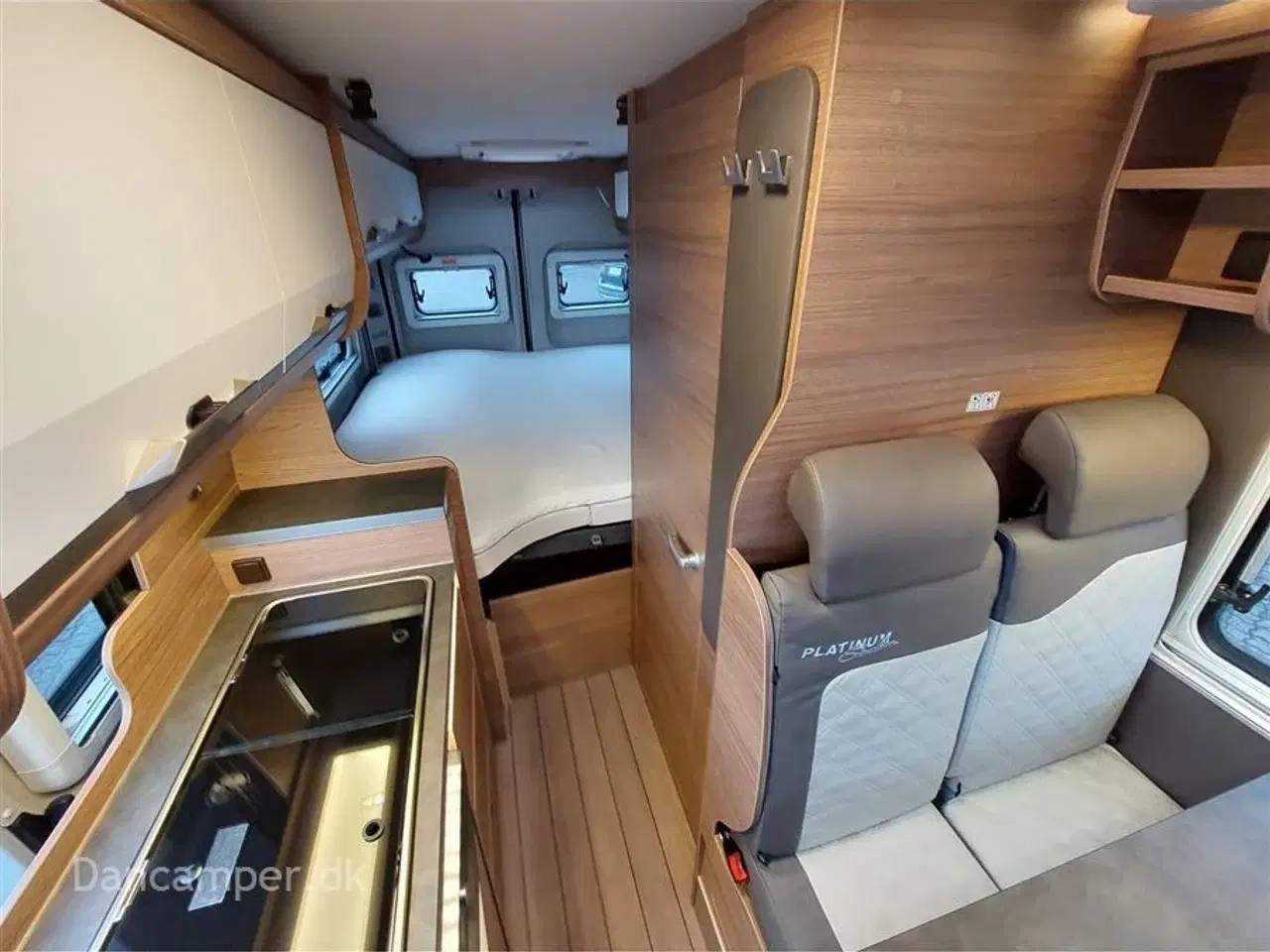 Billede 13 - 2024 - Knaus Boxlife 600 ME Platinum Selection 140 Hk 8 trins aut.gear, adoptiv fartpilot, under 6 meter, man ligger på langs i den store hæve/sænkbar seng