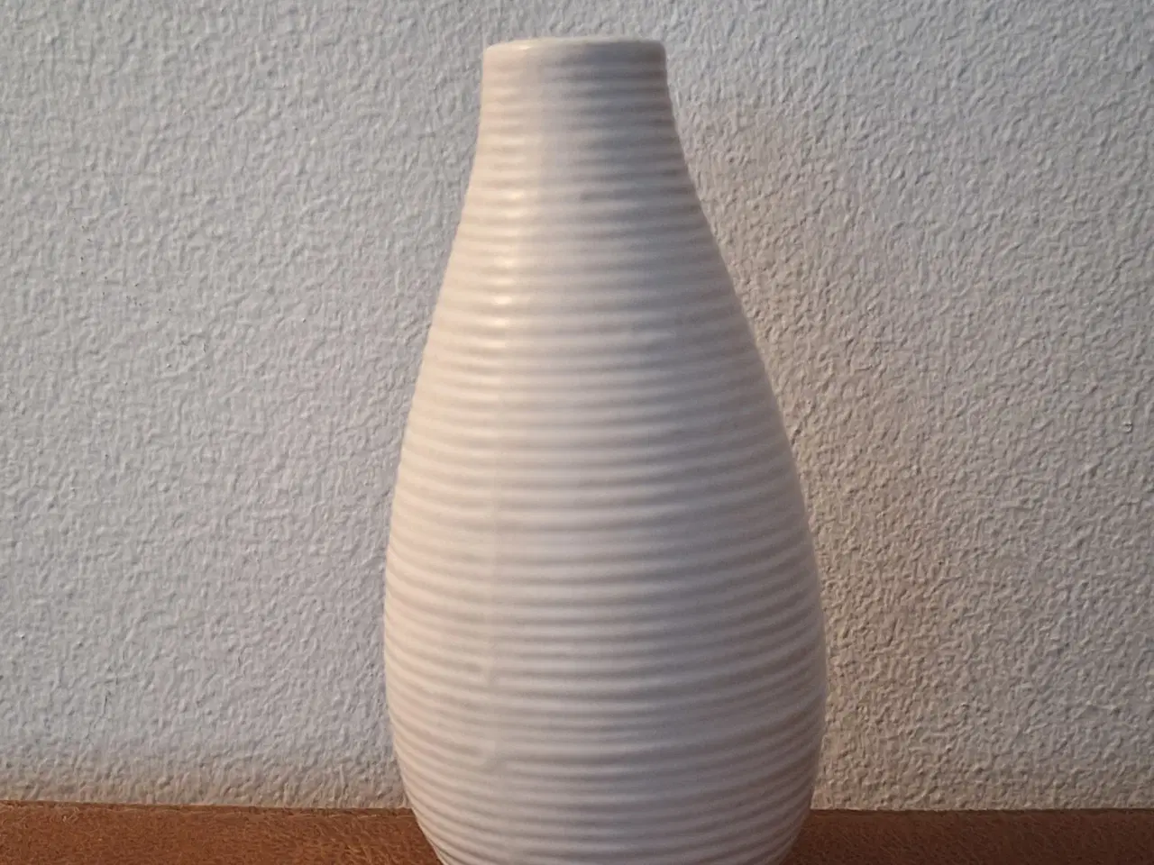 Billede 1 - Hvid keramik vase 