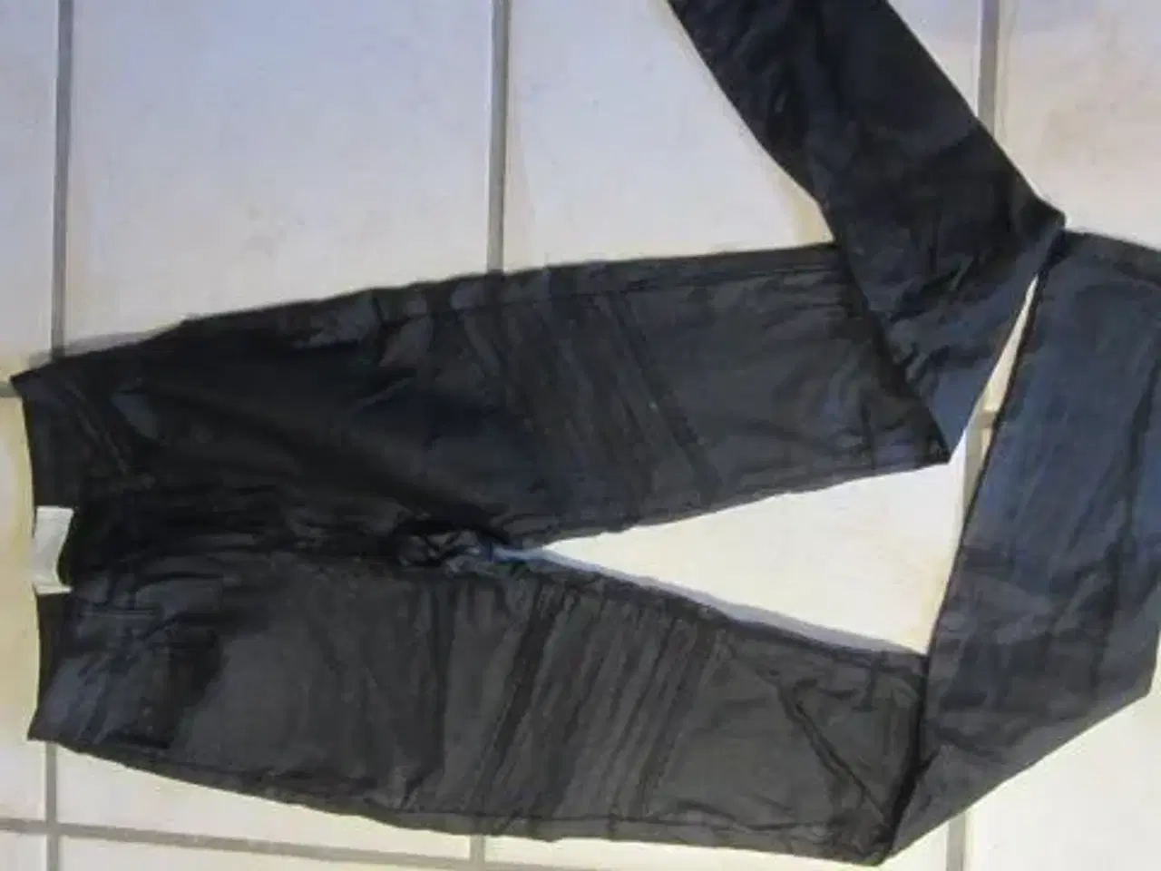 Billede 1 - Str. XS/S, sorte elastiske bukser