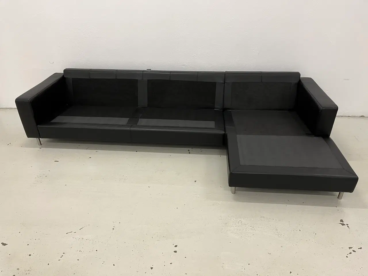 Billede 9 - chaiselong sofa  fra Bolia i sort Anilin læder.