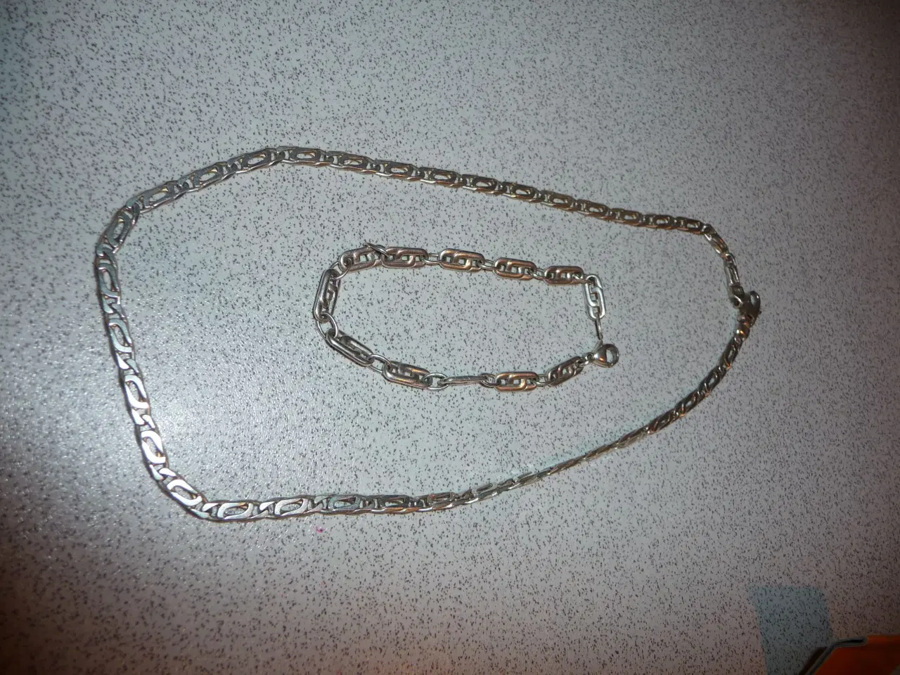 Billede 1 - Sølv halskæde og Armbånd