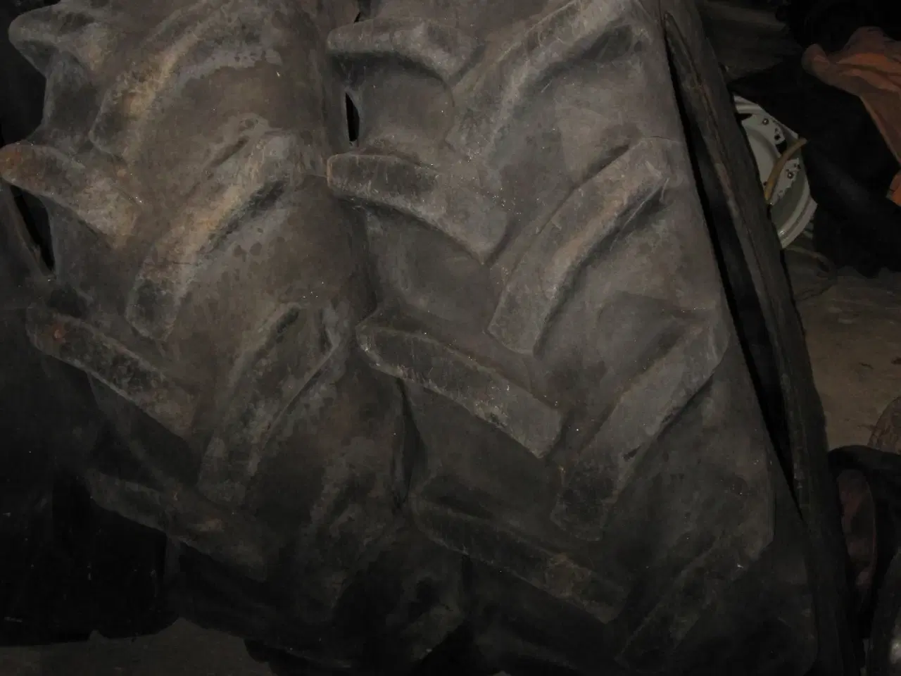 Billede 1 - 2 stk. Goodyear traktordæk 16,9 X 34"
