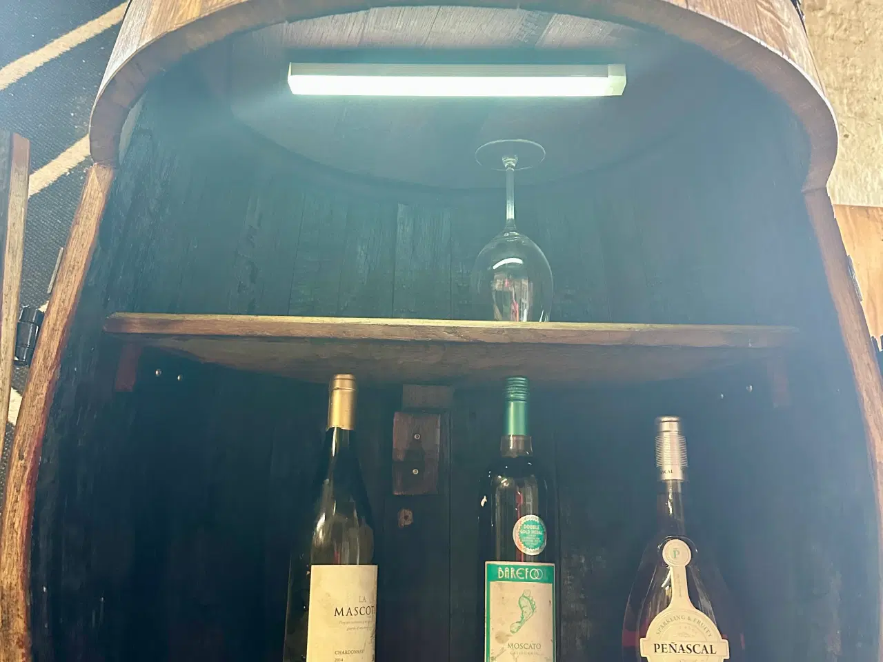 Billede 6 - Eksklusivt unika barskab af ægte vintønde