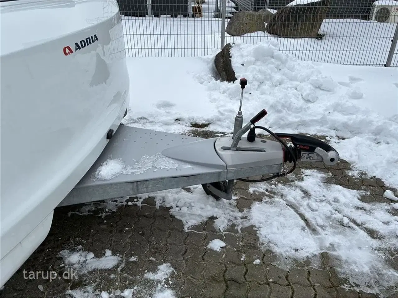 Billede 6 - 2021 - Adria Adora 613 PK Truma SX mover, Combifyr, Køjer og dobbeltseng, rund-siddegruppe og el-gulv-varme, 142 l. stort køleskab m/ frys, bluetooth højttalere, USB