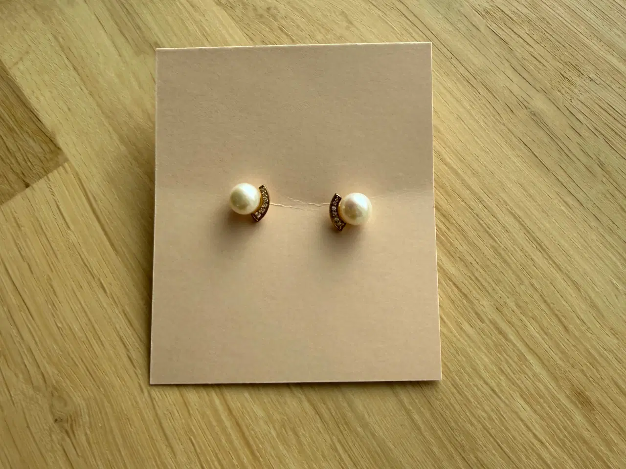 Billede 1 - NYE forgyldte øreringe m/perler