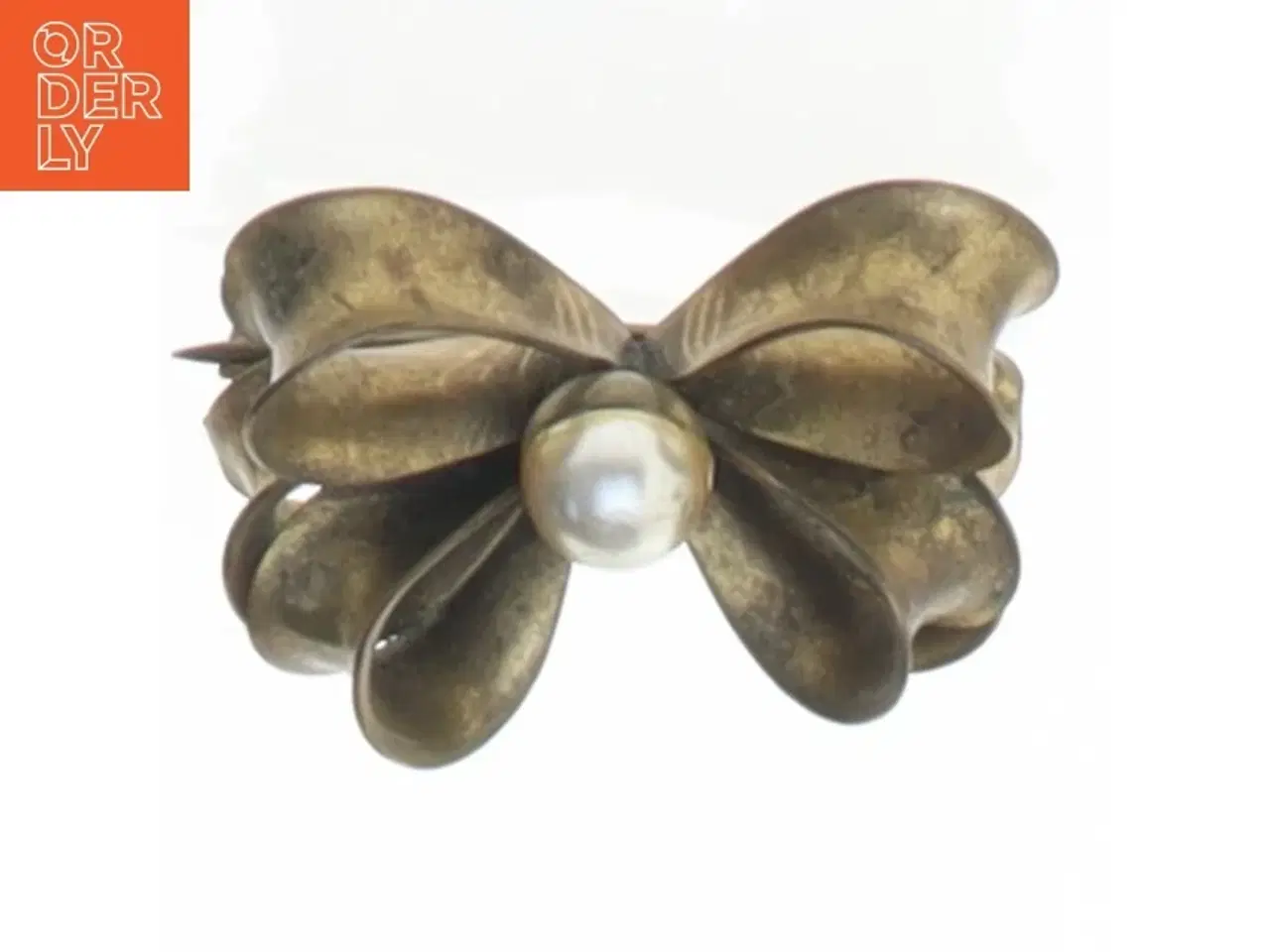 Billede 2 - Gammeldags broche med perle (str. 3 x 2,3 cm)