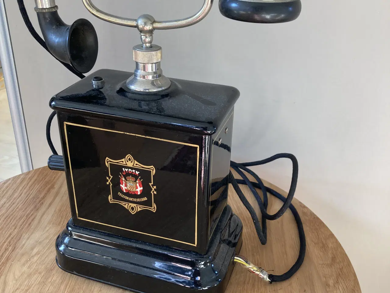 Billede 2 - ☎️ Retro bordtelefon i klassisk design – dekorativ