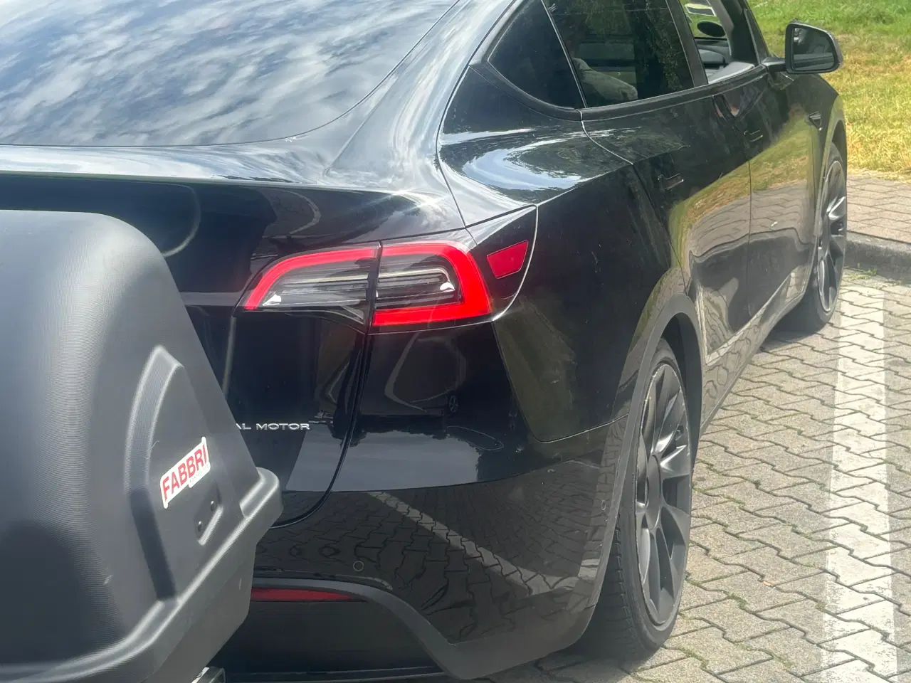 Billede 2 - UDLEJES - Bagageboks til krog 400 liter