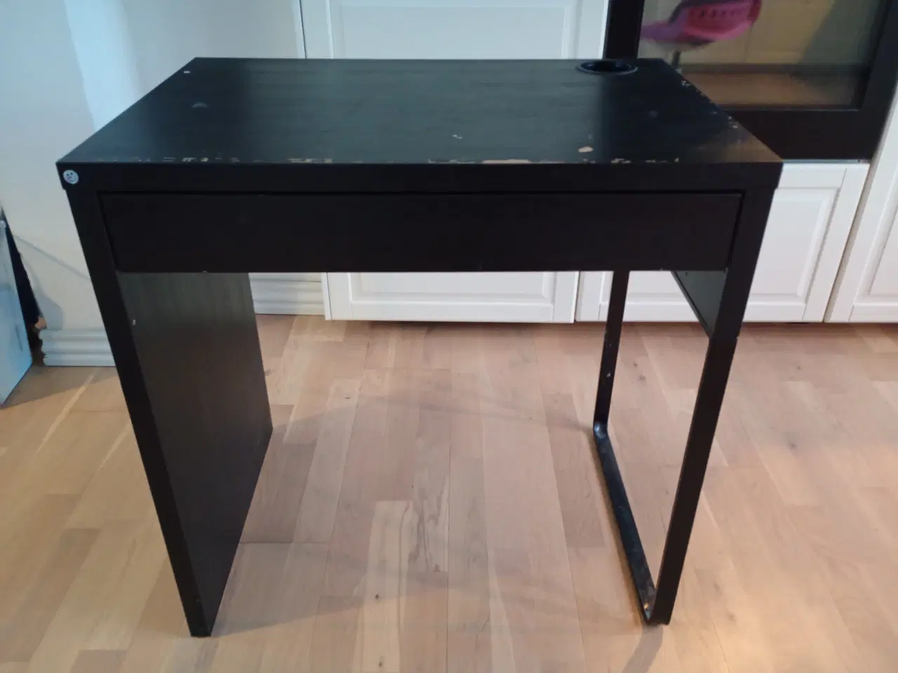 Billede 1 - Skrivebord 