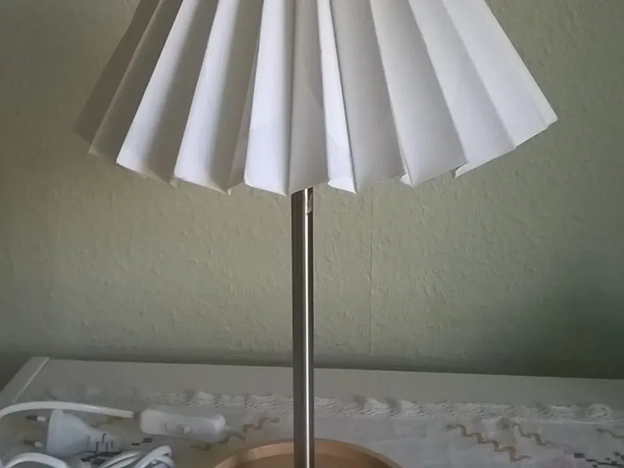 Billede 1 - Bordlampe, fra Ikea
