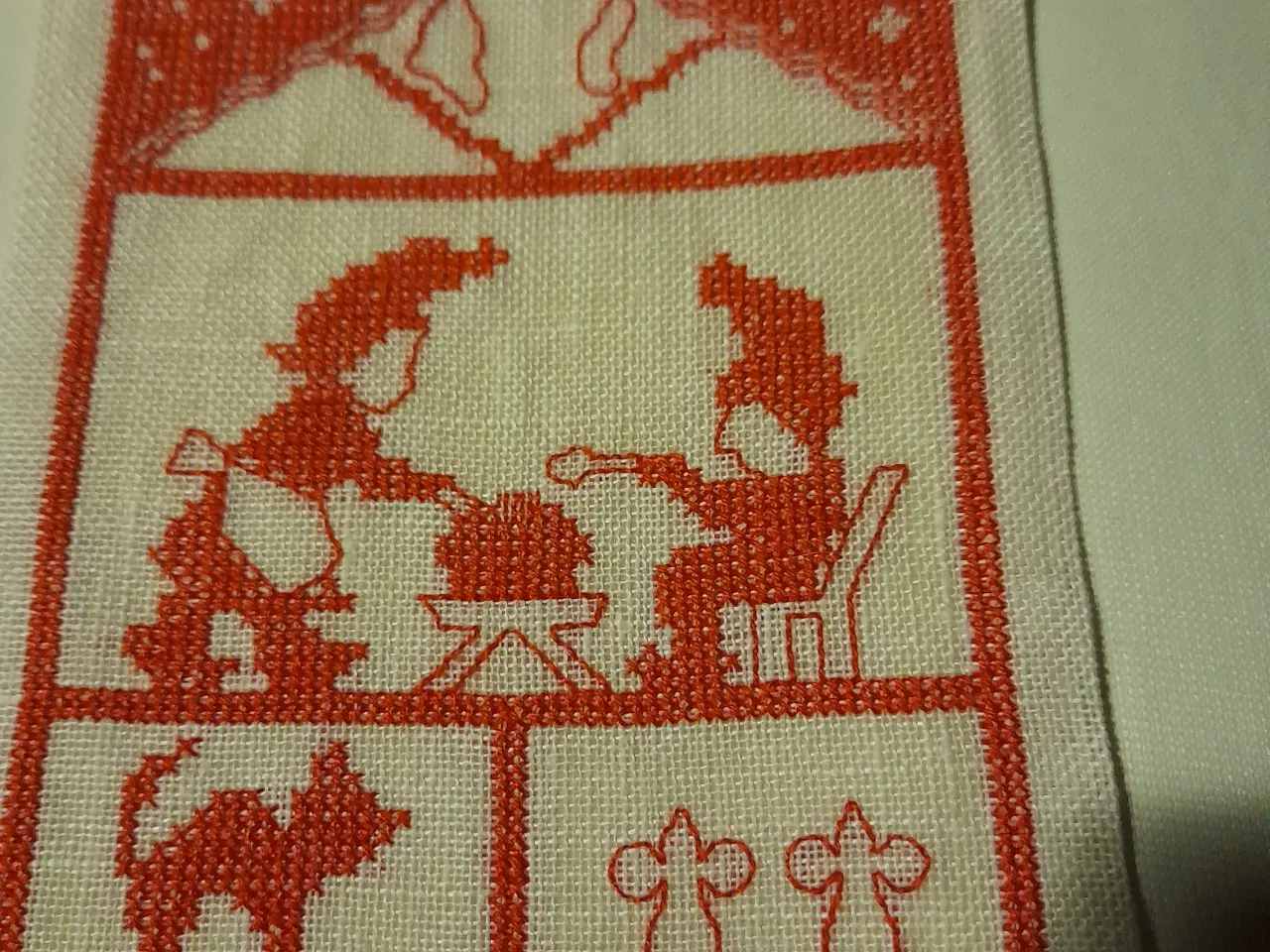 Billede 2 - Velholdte juleophæng.