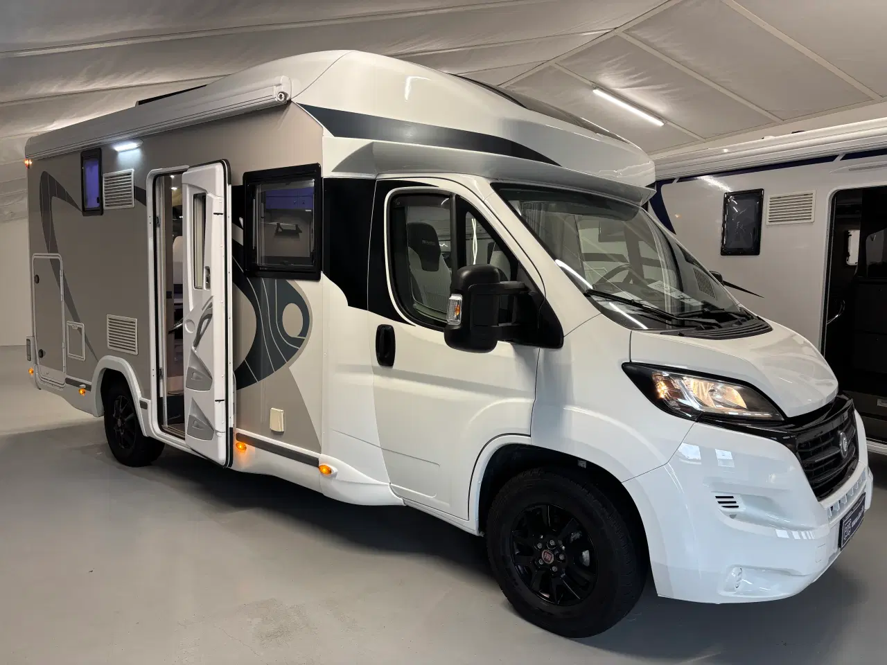 Billede 1 - Autocamper til salg - Chausson 630 Titanium VIP