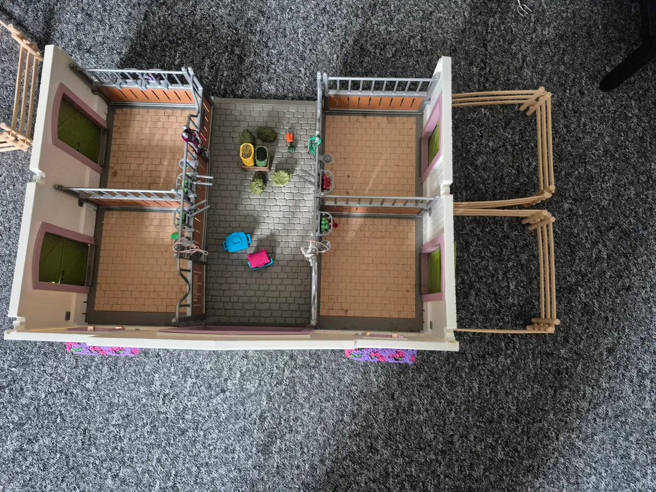 Billede 2 - Schleich heste, stald, en masse tilbehør