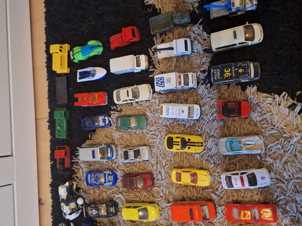 Billede 1 - Forskellige farver legetøjs biler