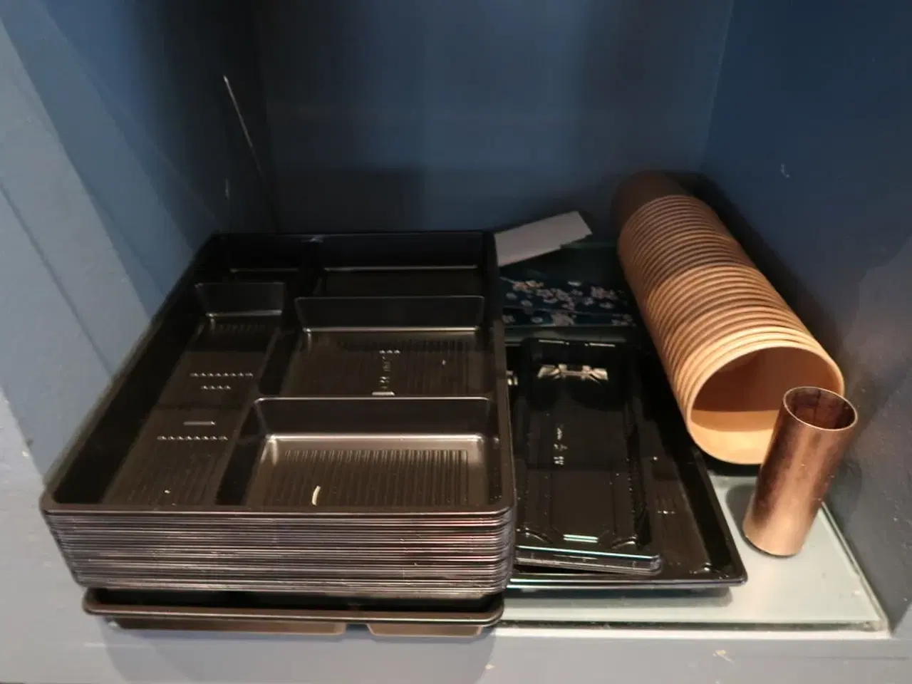 Billede 3 - 13 hylder med indhold