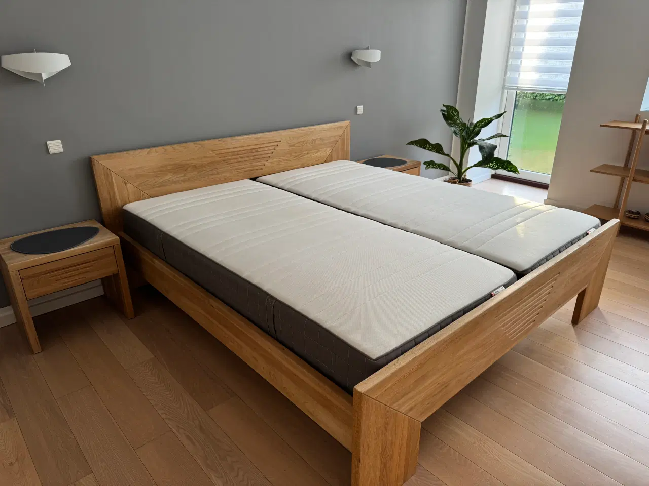 Billede 3 - Dobbeltseng og sengebord sæt i eksklusivt design