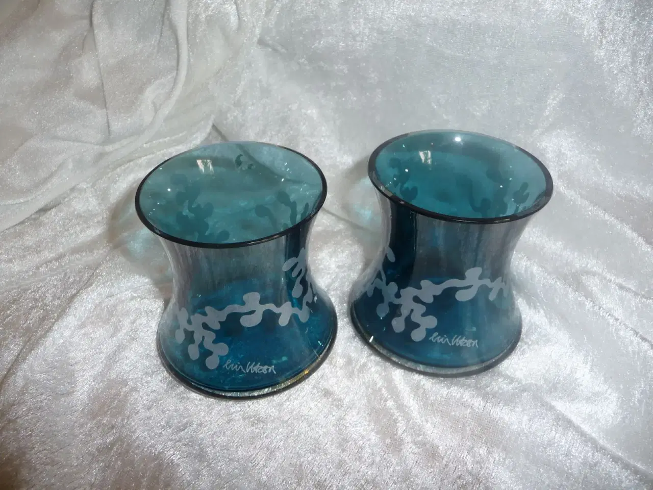 Billede 2 - 2 blå glas lysestager /vaser de er 8 cm