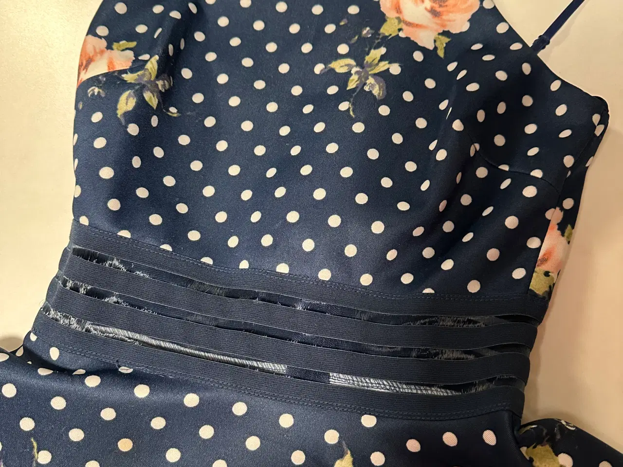 Billede 3 - Festkjole til pige