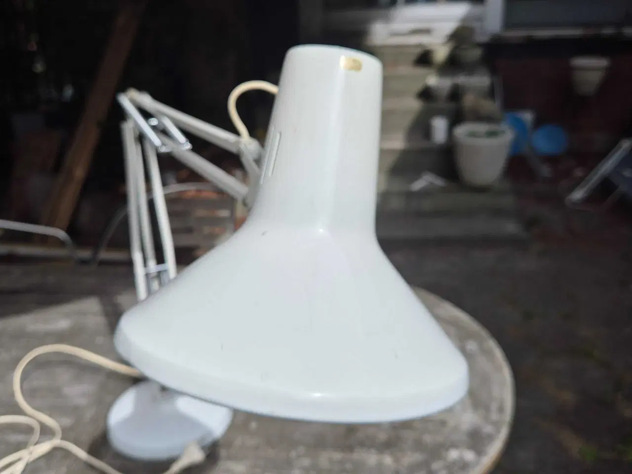 Billede 3 - Hvid arkitektlampe på rund fod 