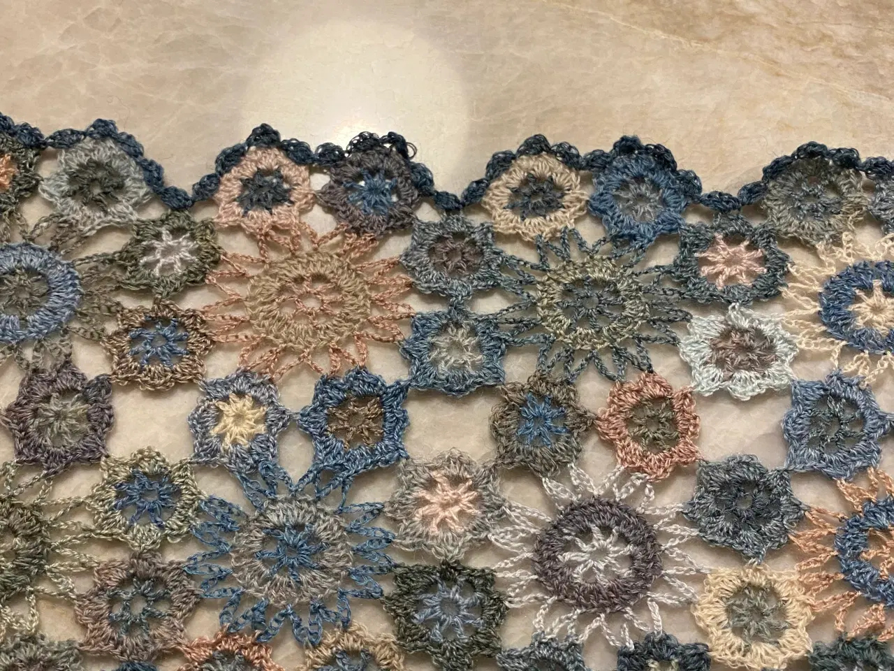 Billede 13 - Strikket Sophie scarf i plantefarvet garn 