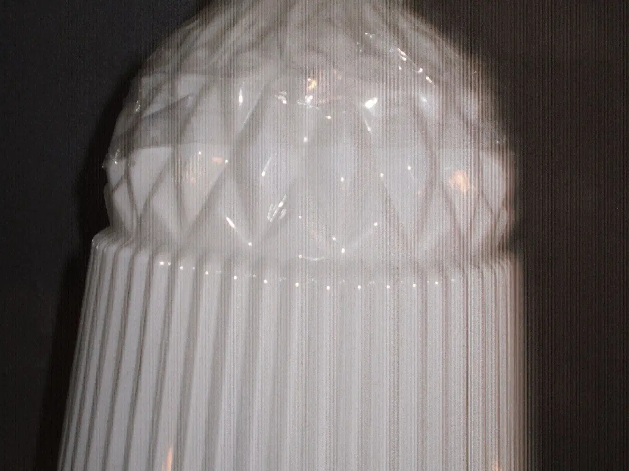 Billede 3 - Smuk hvid glas LOFTSLAMPE.