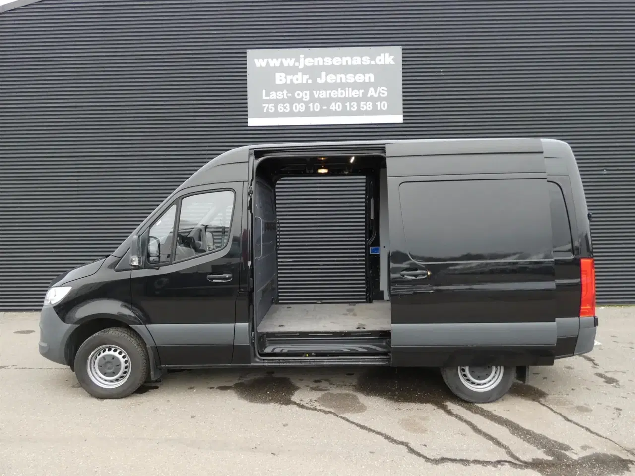 Billede 1 - Mercedes-Benz Sprinter 317 2,0 CDI A2 H2 RWD 9G-Tronic 170HK Van Aut.