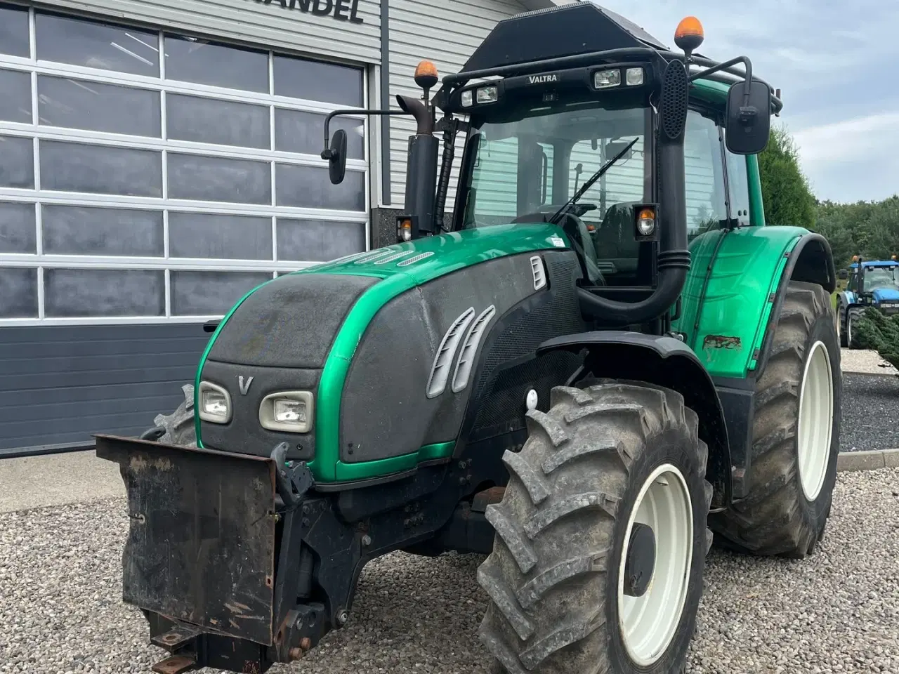Billede 11 - Valtra T202 Direct med skovinddækning og frontlift
