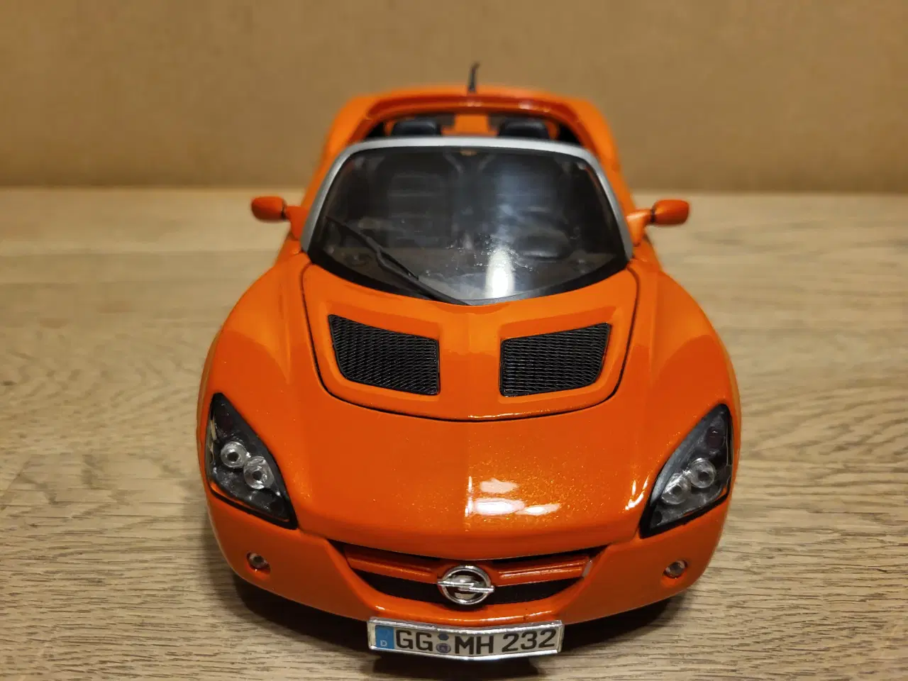 Billede 4 - Modelbil. OPEL Speedster (2001)Skala 1/18.