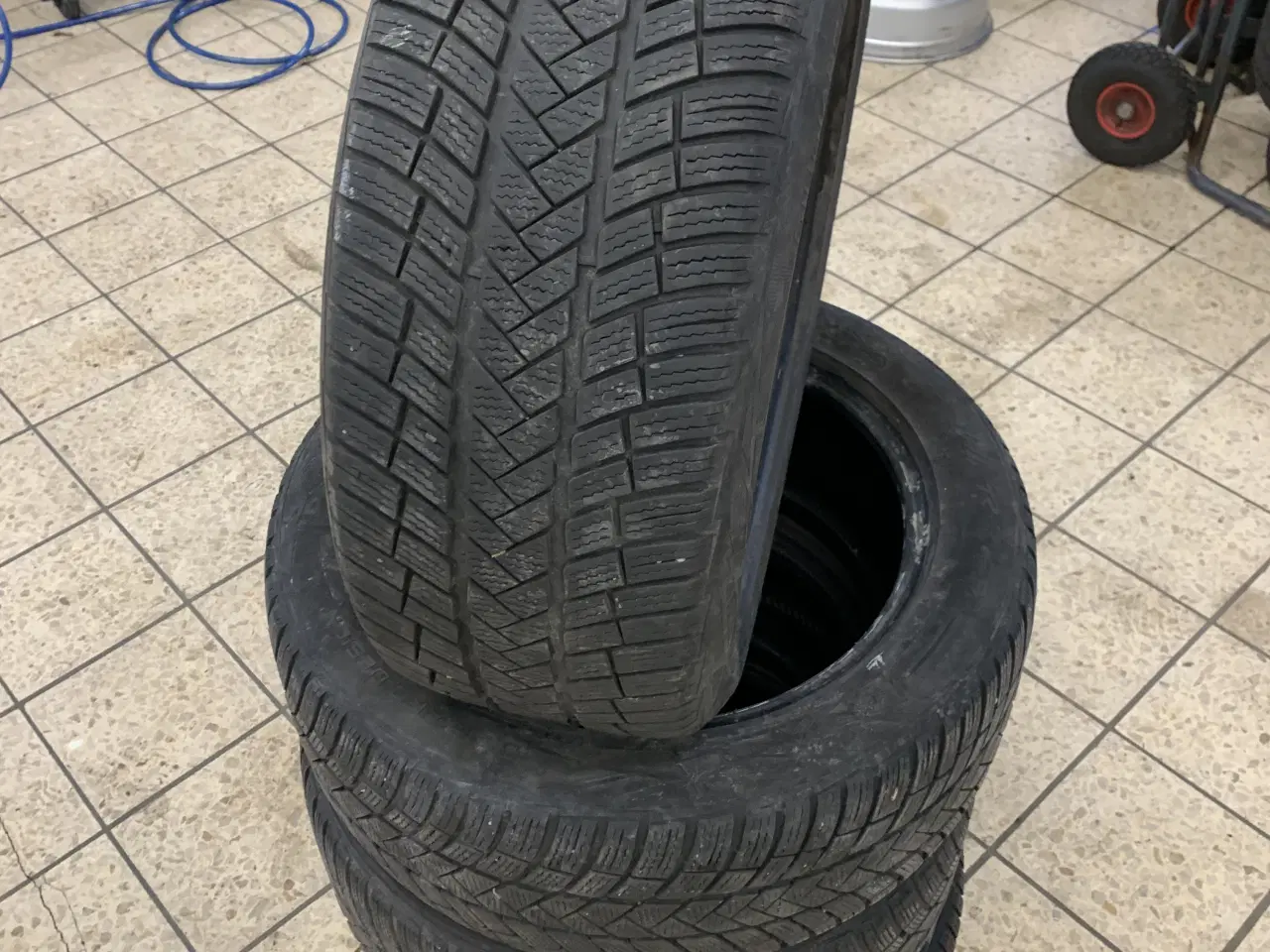 Billede 1 - Vinterdæk vredesten 225/50 r17