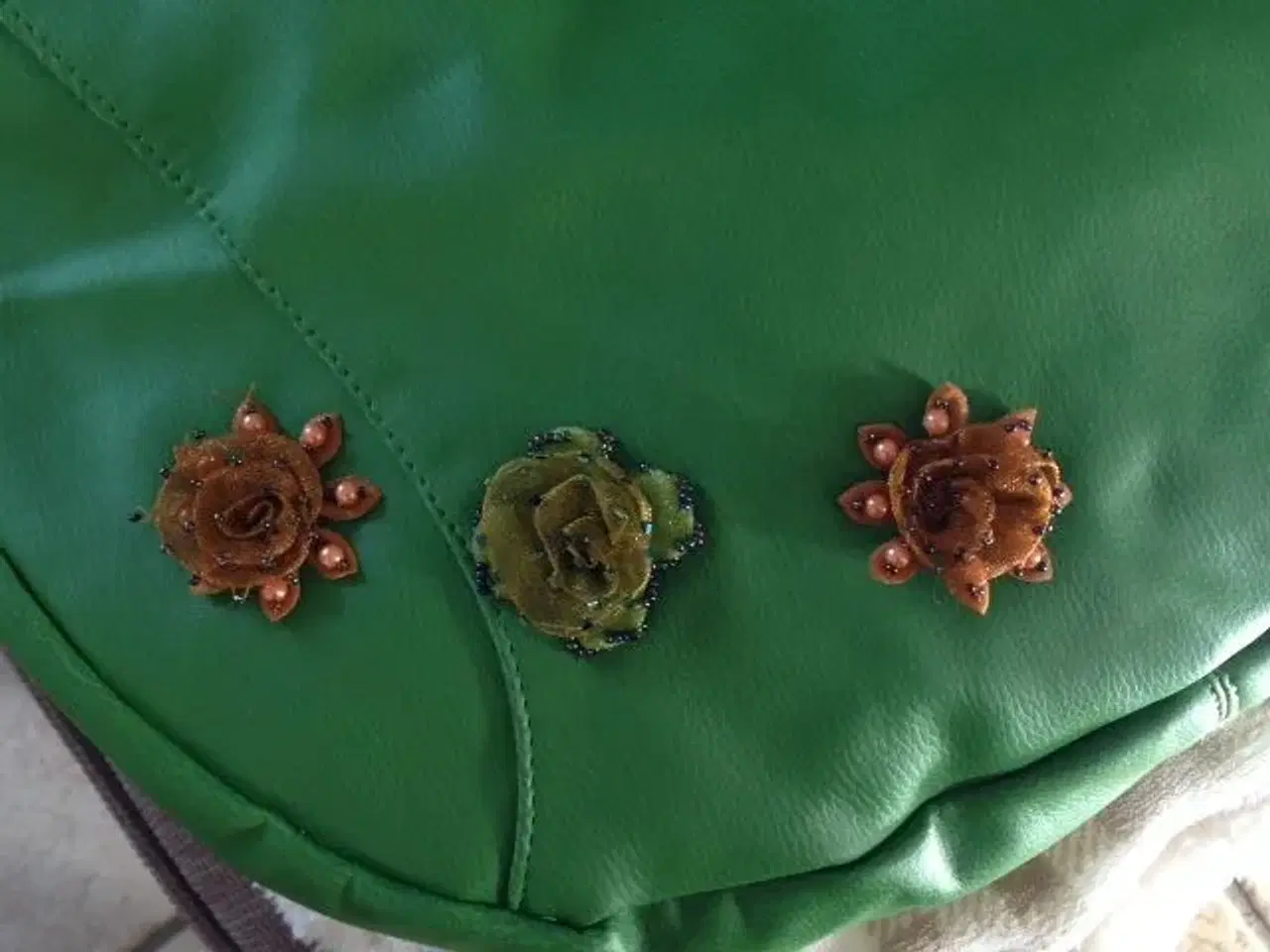Billede 3 - Grøn skuldertaske med blomster