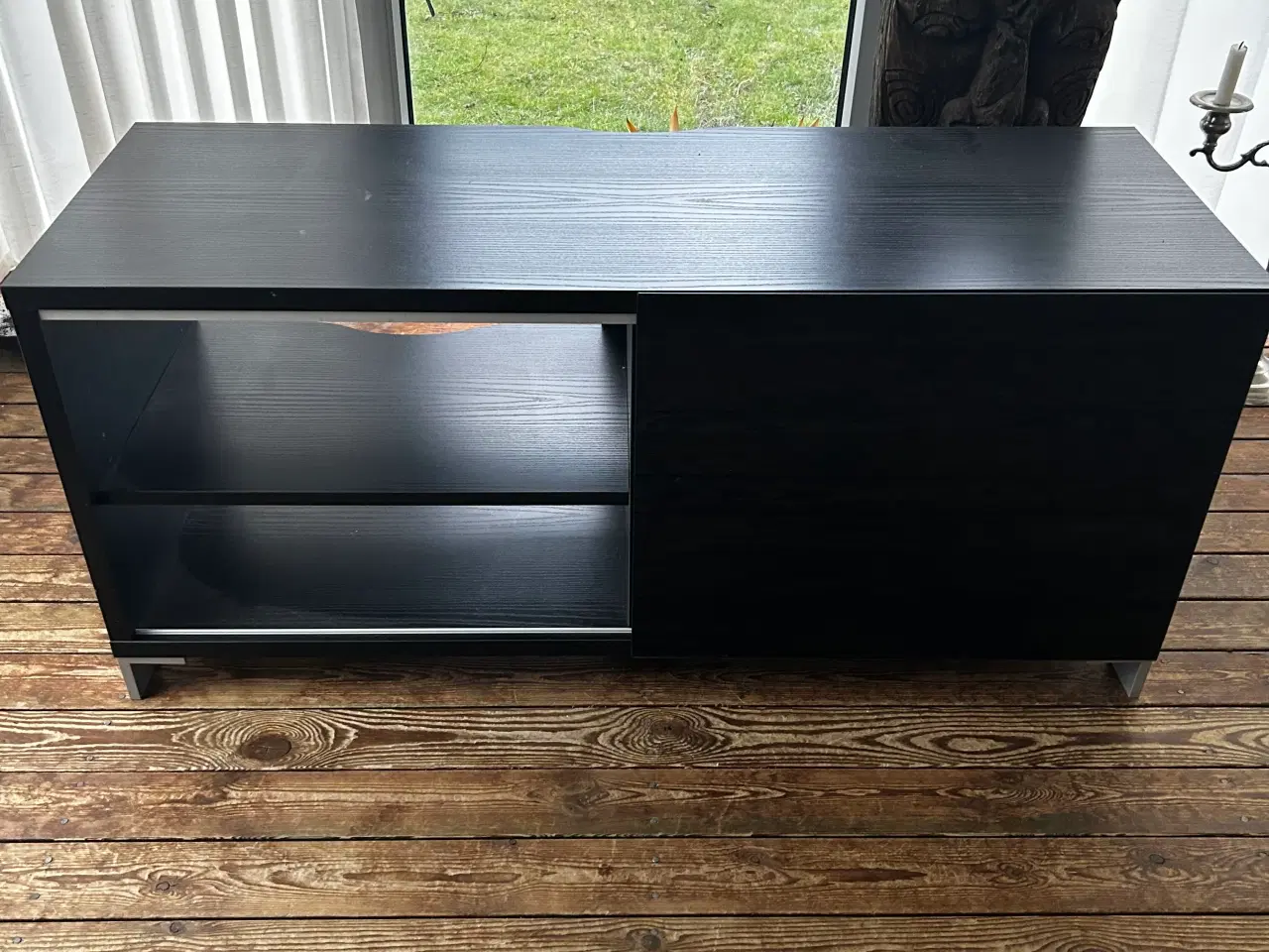 Billede 2 - TV bord med glas låge