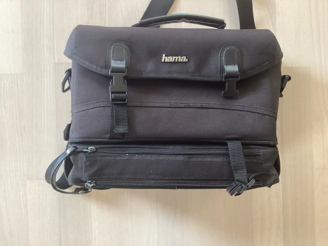 Billede 2 - Fin rummelig Hama kamerataske inkl. lille taske