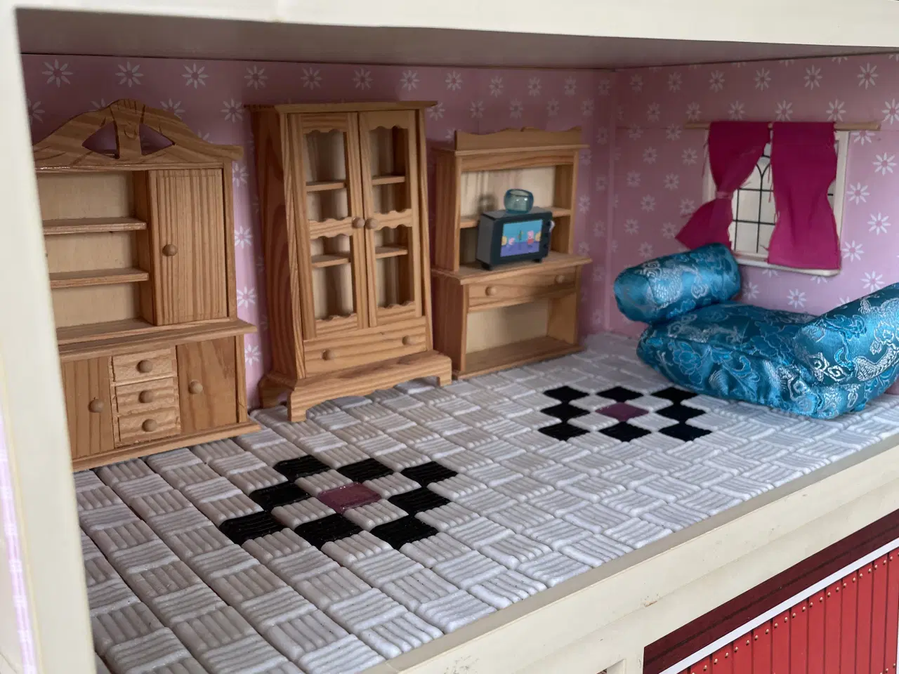 Billede 6 - Lumbydukkehus m. 4 etager ink. møbler 