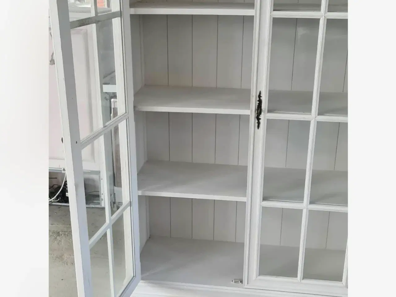 Billede 4 - Vitrineskab og kommode