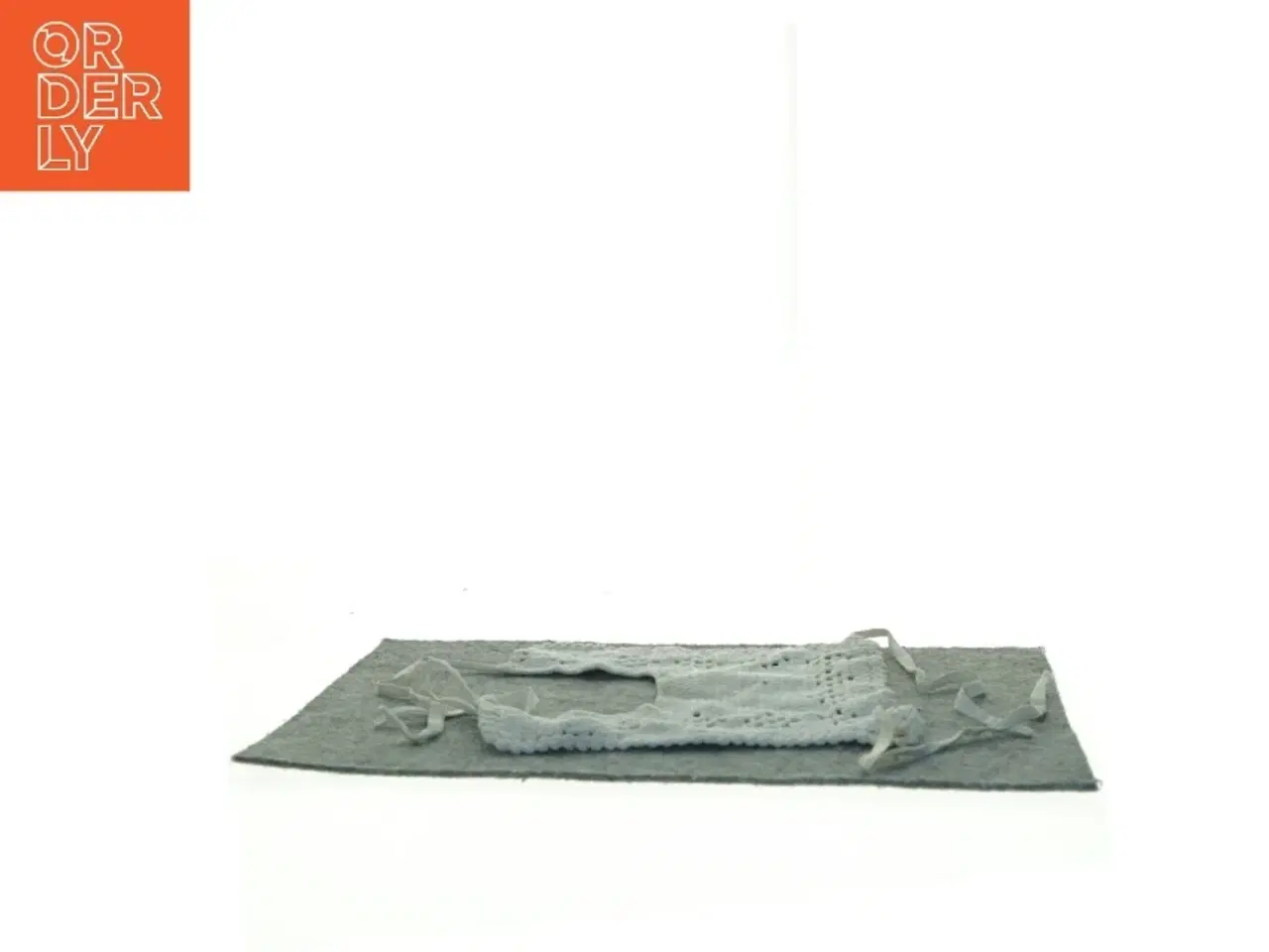 Billede 3 - Hæklet børneforklæde (str. 22 x 20 cm)