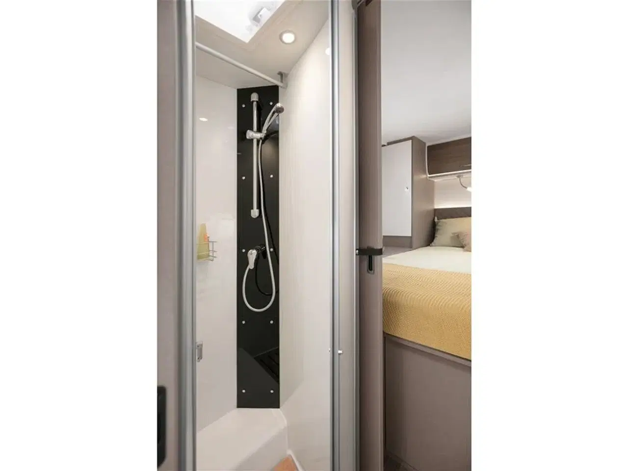 Billede 10 - 2025 - Etrusco T 7400 QBC Aut. Drømmeautocamperen: Etrusco By Hymer – Komfort og Luksus i Én Pakke