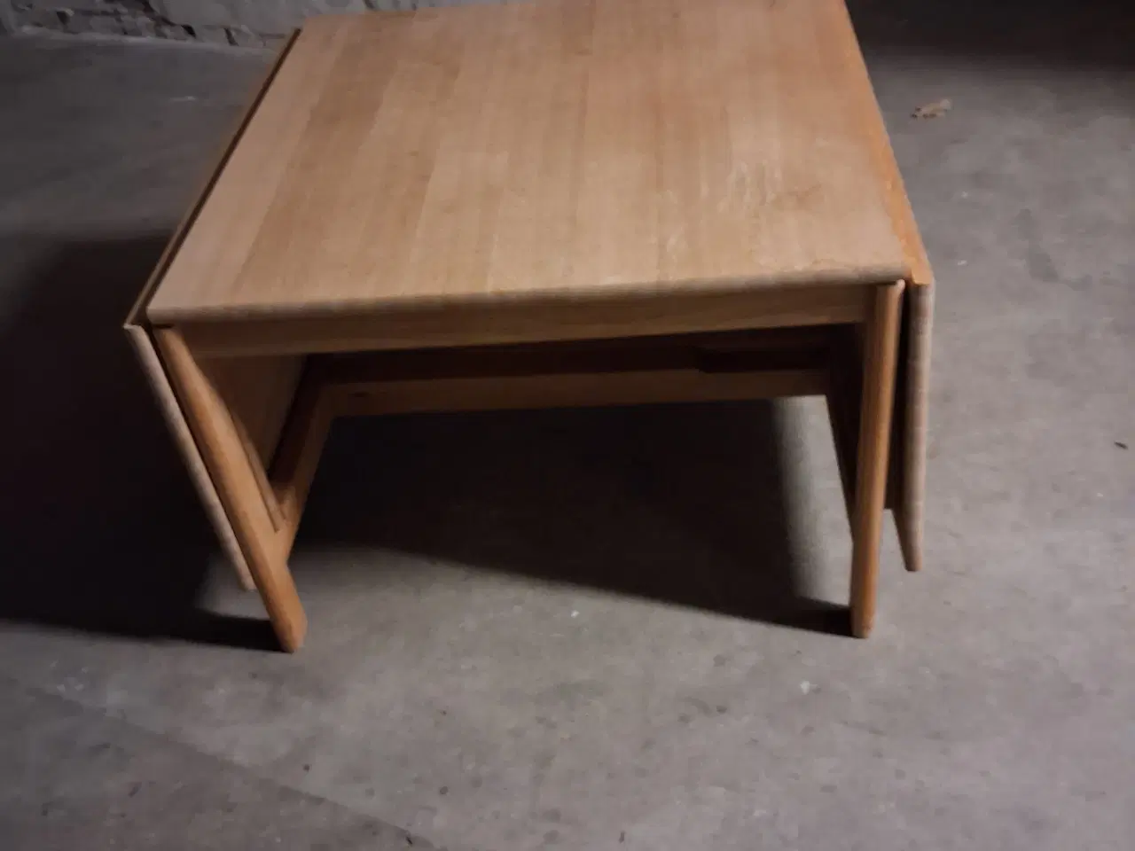 Billede 1 - Sofabord af massiv eg designet af Søren Holst