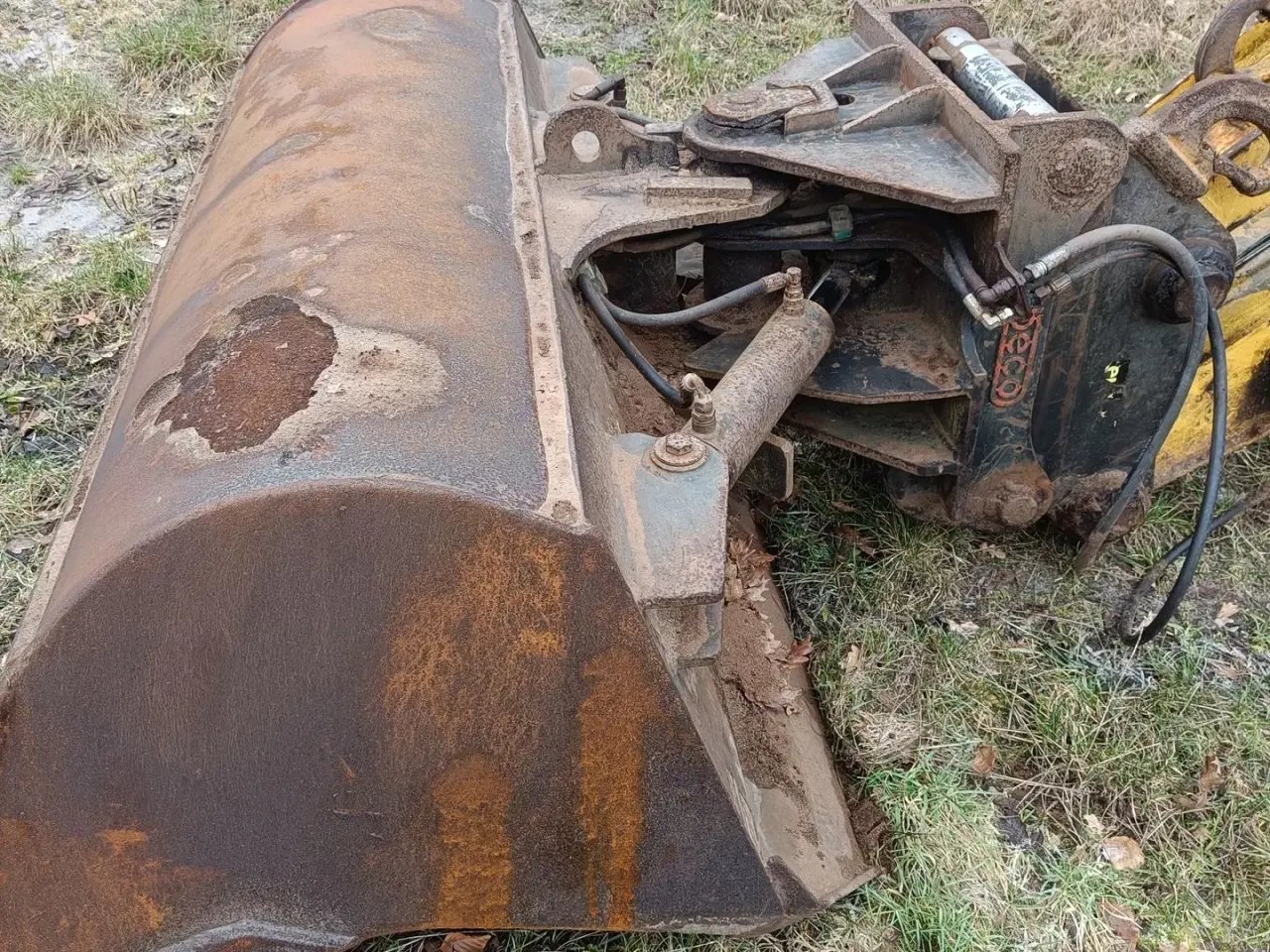 Billede 7 - New Holland E215