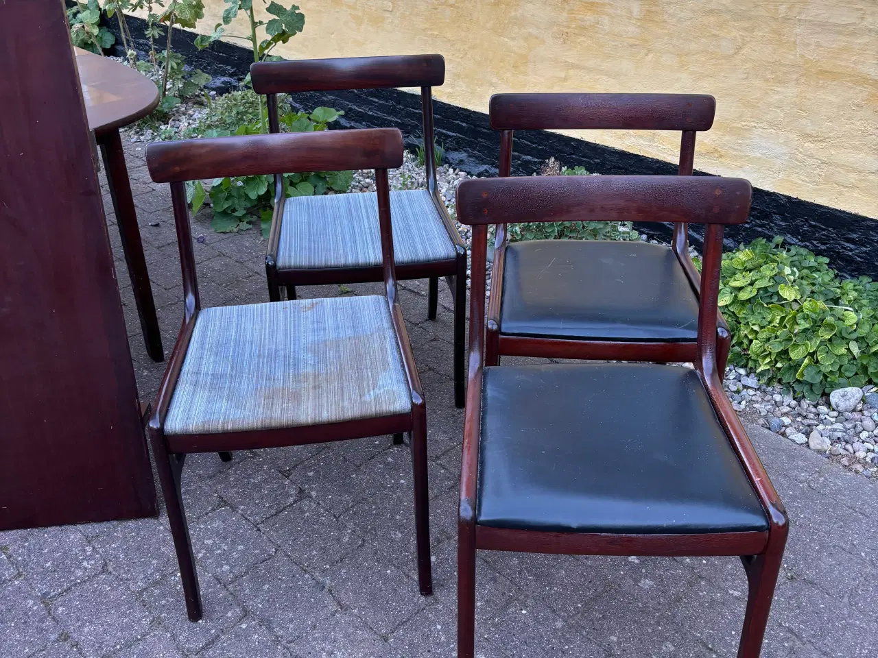 Billede 2 - Wanscher spisebord med fire stole