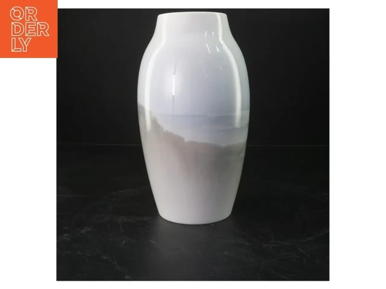 Billede 2 - Porcelæns vase med landskabsmotiv fra Royal Copenhagen (str. 25 cm)
