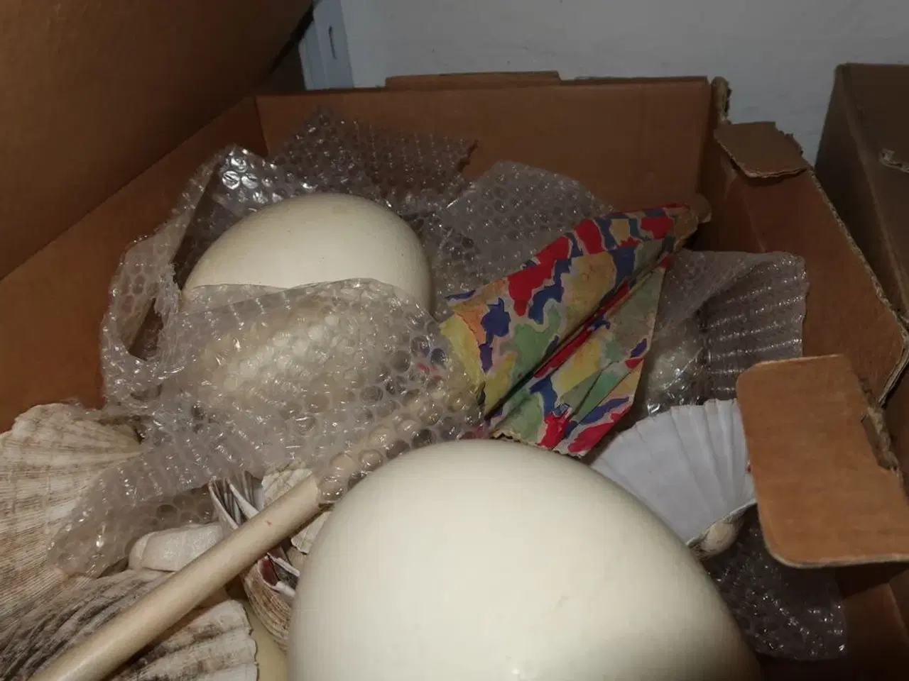 Billede 4 - Møbelhunde, dunke samt kasse med rekvisitter